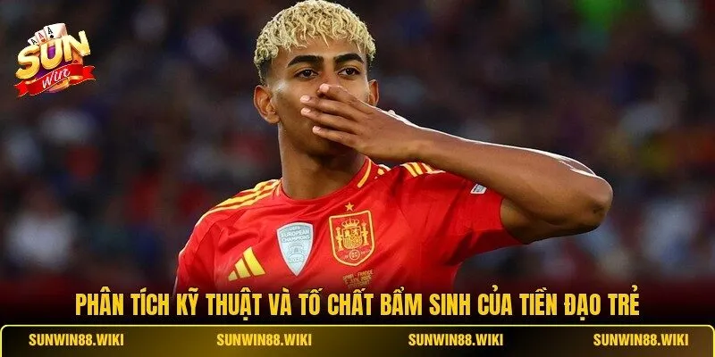 Phân tích kỹ thuật và tố chất bẩm sinh của tiền đạo trẻ